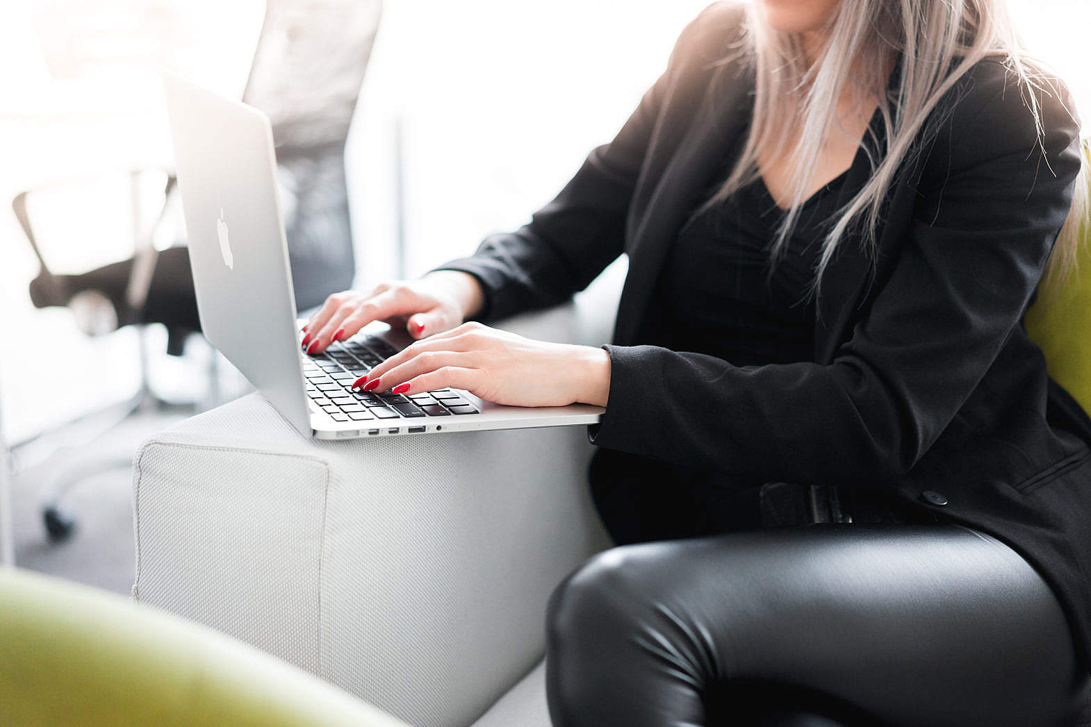 Afiliado-de-produtos-digitais 8 ideias lucrativas para ganhar dinheiro online trabalhando em casa